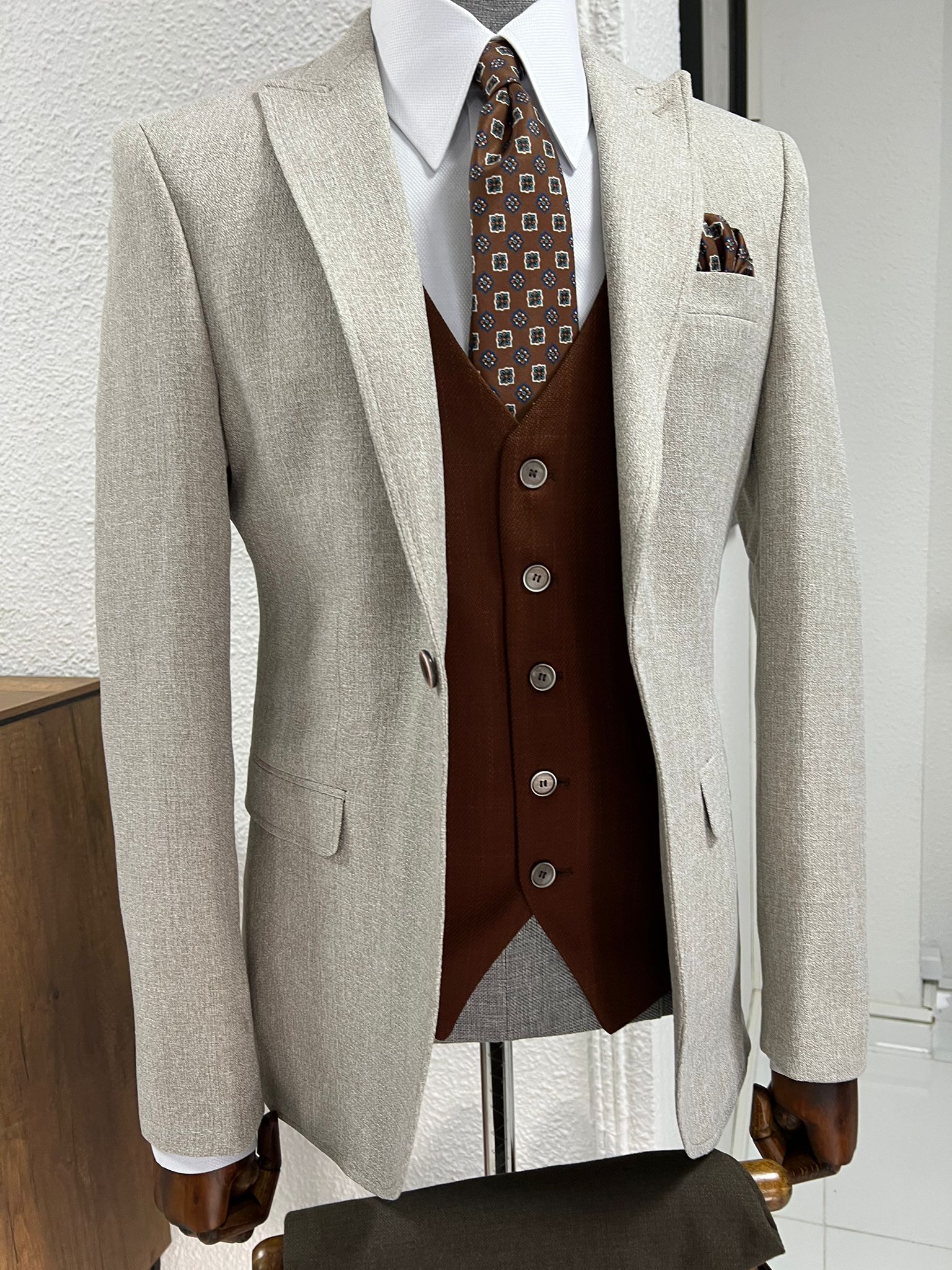 Louis Slim Fit Pointed Collared Beige Combination Suit