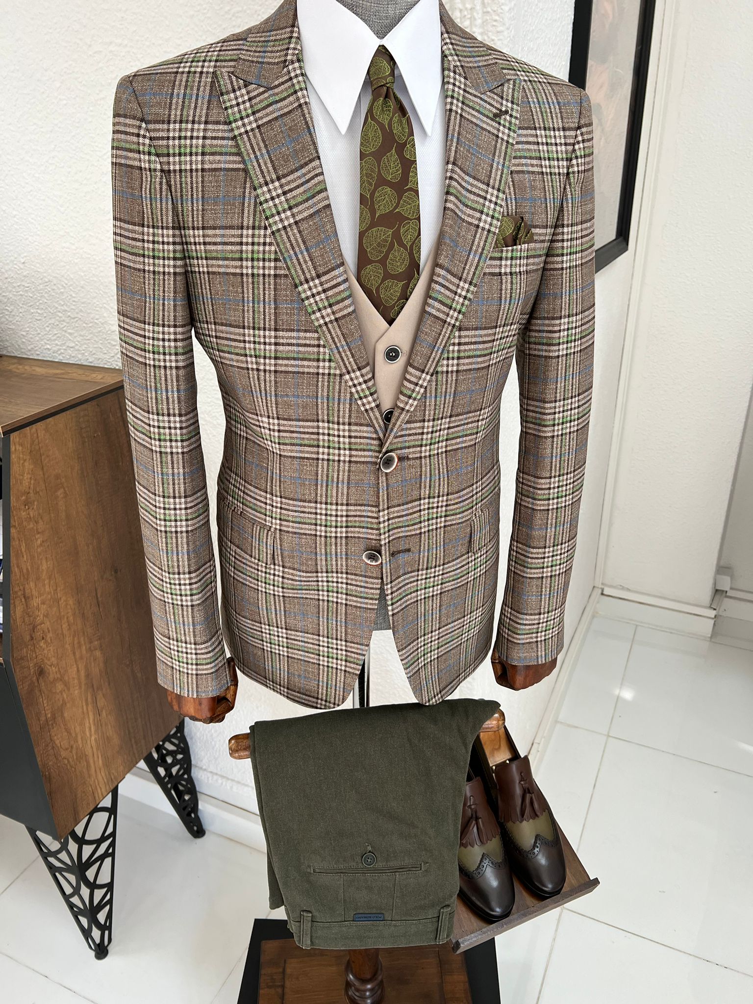 Louis Slim Fit Pointed Collared Beige & Khaki Combination Suit