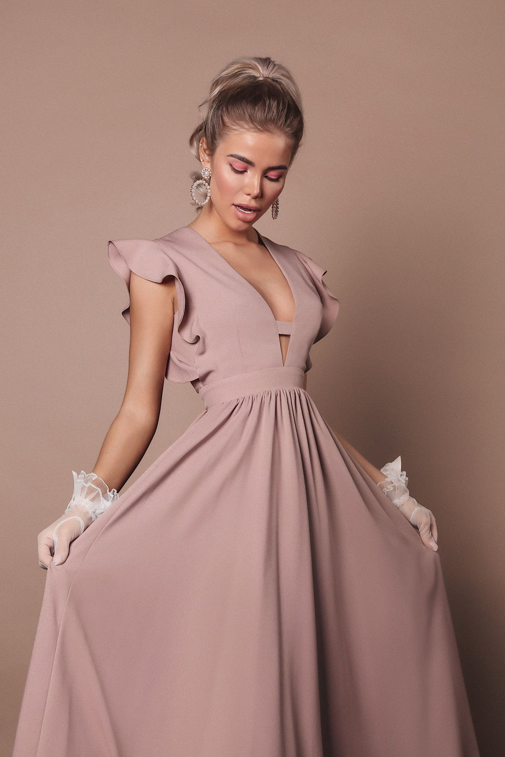 Midi Décolletage Accent Dress 